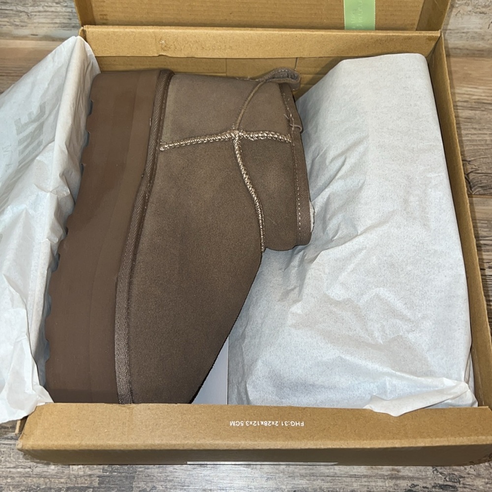 CUSHIONAIRE Hippy Women’s Platform Ankle Boots Genuine Suede in Taupe NEW - Picture 3 of 7